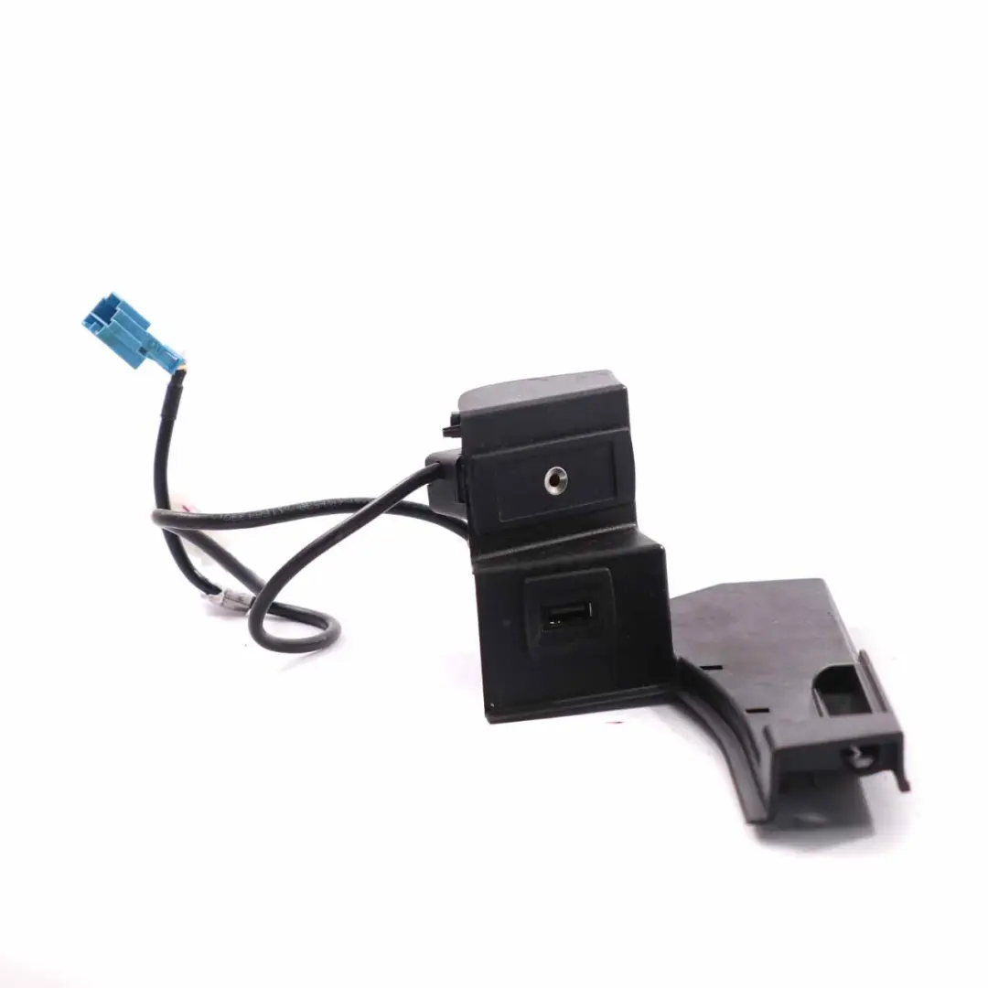 Mercedes W204 W207 Gniazdo Port AUX USB - SKU A2078210411 - Numer Części A2078210411
