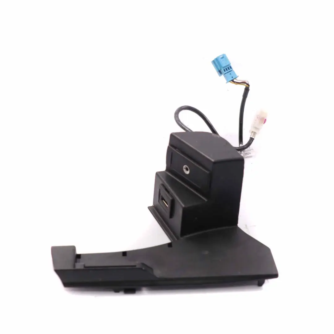 Mercedes W204 W207 Conector consola central AUX USB toma puerto - SKU A2078210411 - Número de pieza A2078210411