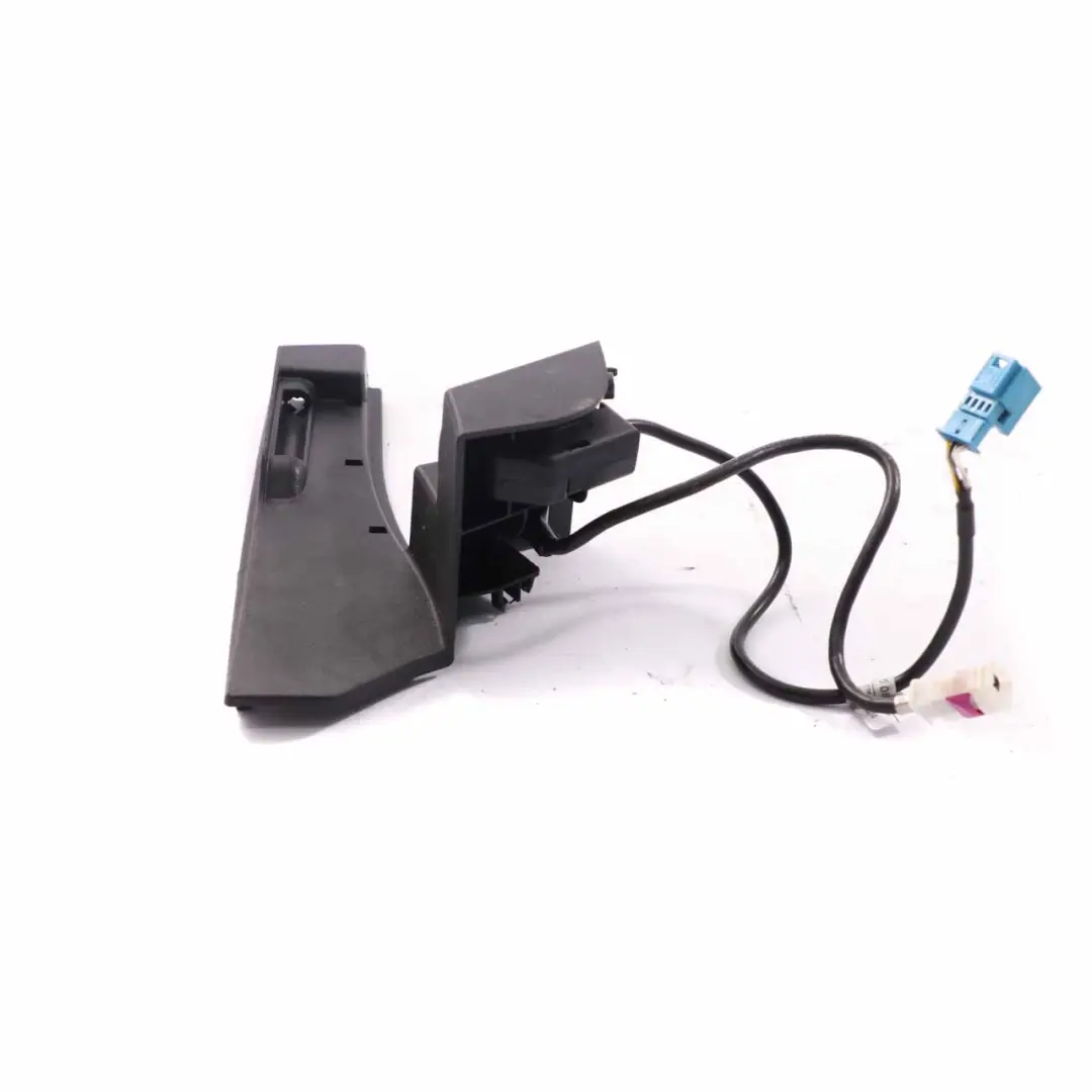 W207 Centre Console Connector AUX USB Port Socket Trim to Mercedes W204 with Part number A2078210411 Mercedes W204 W207 Centre Console Connector AUX USB Port Socket Trim - SKU A2078210411 - Part number A2078210411