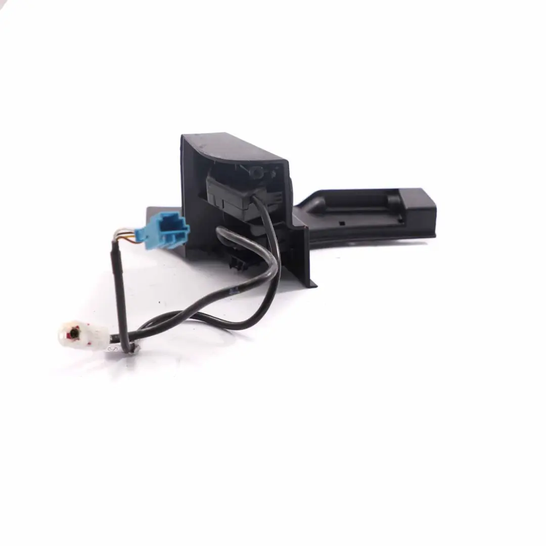 W207 Mittelkonsole Stecker AUX USB-Anschluss Buchse für Mercedes W204 mit Teilenummer A2078210411 Mercedes W204 W207 Mittelkonsole Stecker AUX USB-Anschluss Buchse - SKU A2078210411 - Teilenummer A2078210411
