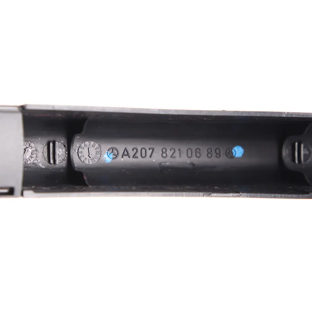  Couverture conduit câble Mercedes C207 Tube droit hayon couvercle botte - SKU A2078210689 - Numéro de pièce A2078210689