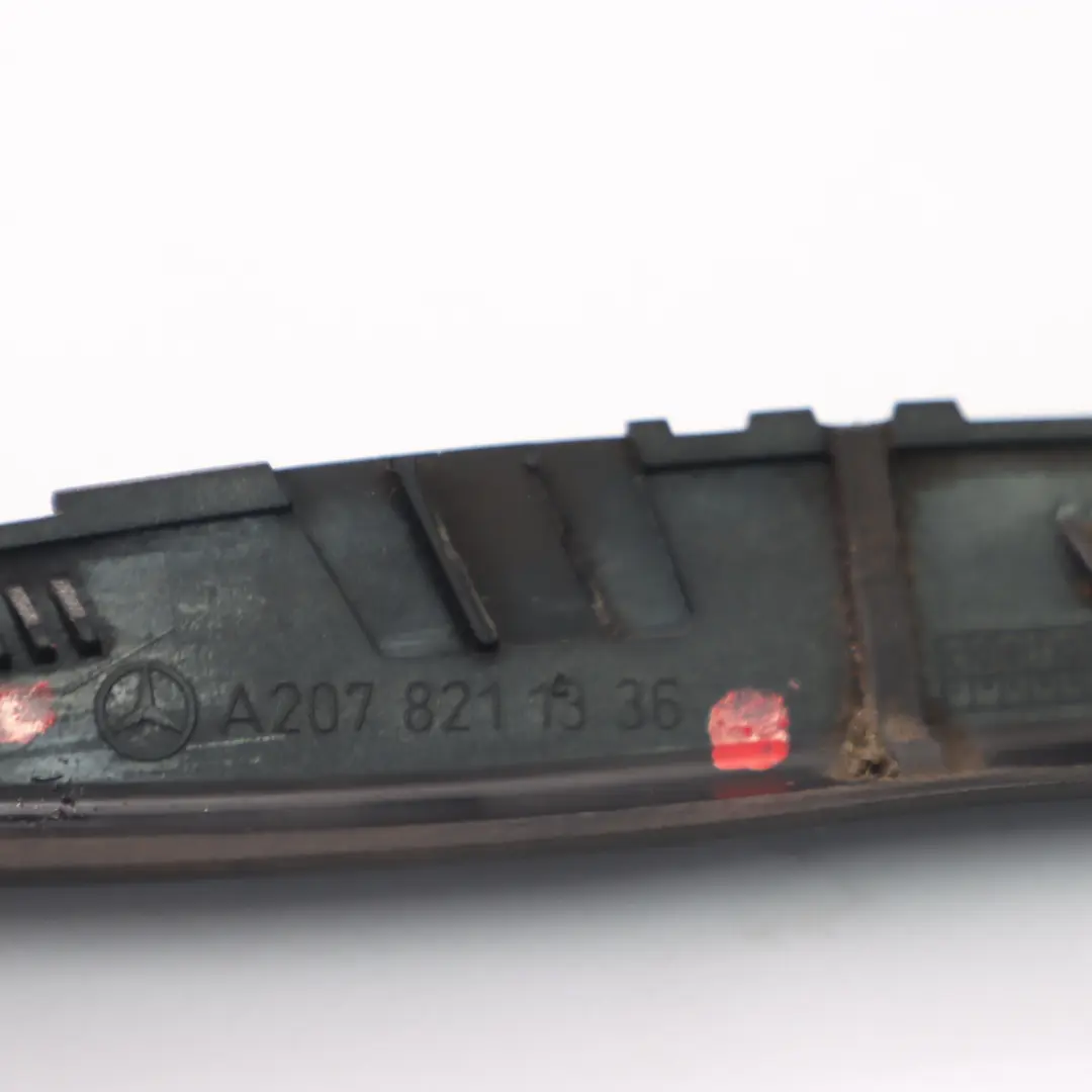 Mercedes W207 Support lampe arrière Garniture feu arrière Cache goutte Gauche - SKU A2078211336 - Numéro de pièce A2078211336