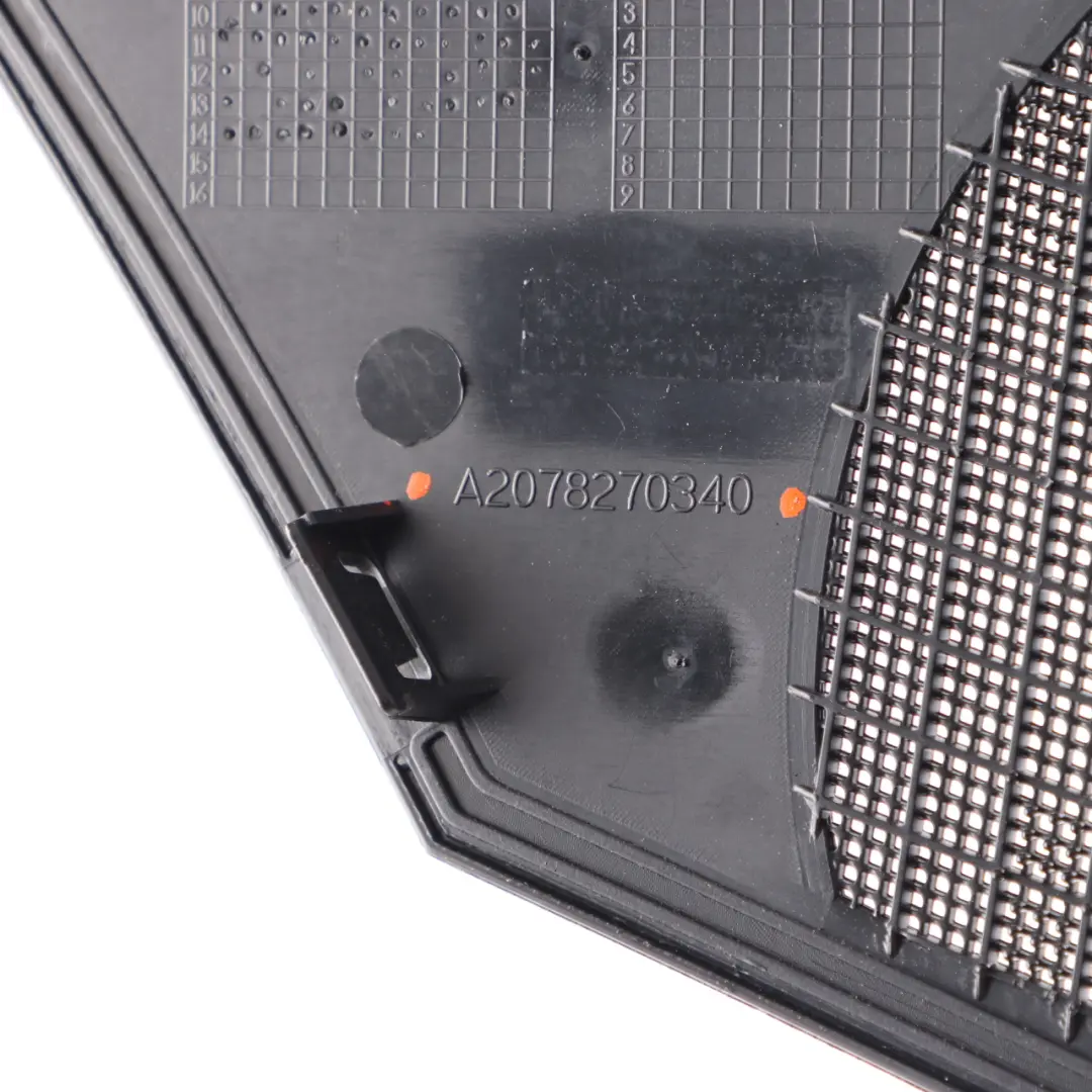 Copri Altoparlante Sinistro Quarter Loudspeaker Trim per Mercedes C207 con numero di parte A2078270340 Mercedes C207 Copri Altoparlante Sinistro Quarter Loudspeaker Trim - SKU A2078270340 - Numero di parte A2078270340