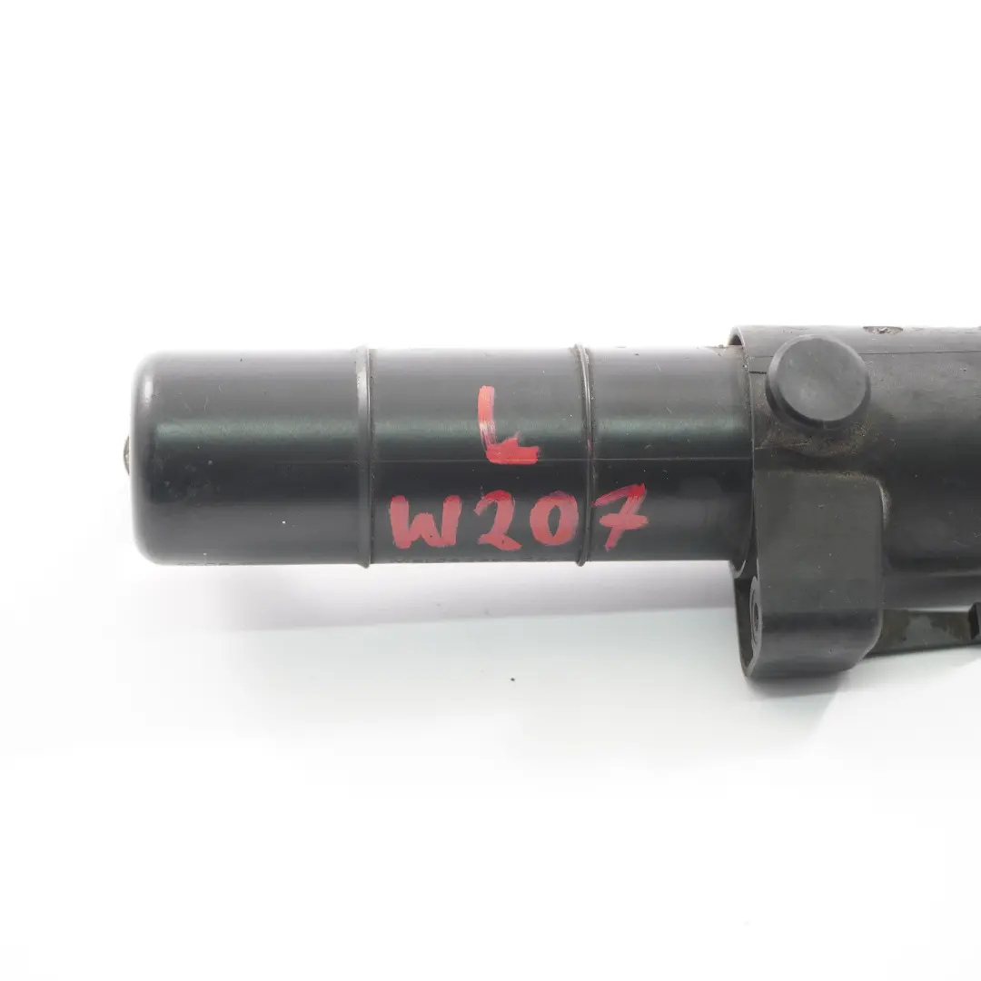 W207 Scheinwerferwaschanlage Jet-Spritzdüse Links für Mercedes mit Teilenummer A2078600147 Mercedes W207 Scheinwerferwaschanlage Jet-Spritzdüse Links - SKU A2078600147 - Teilenummer A2078600147