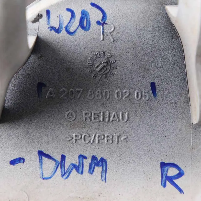 W207 Cuffia Lavafari Destra Diamond Bianco 799 per Mercedes con numero di parte A2078800205 Mercedes W207 Cuffia Lavafari Destra Diamond Bianco 799 - SKU A2078800205-DWM - Numero di parte A2078800205