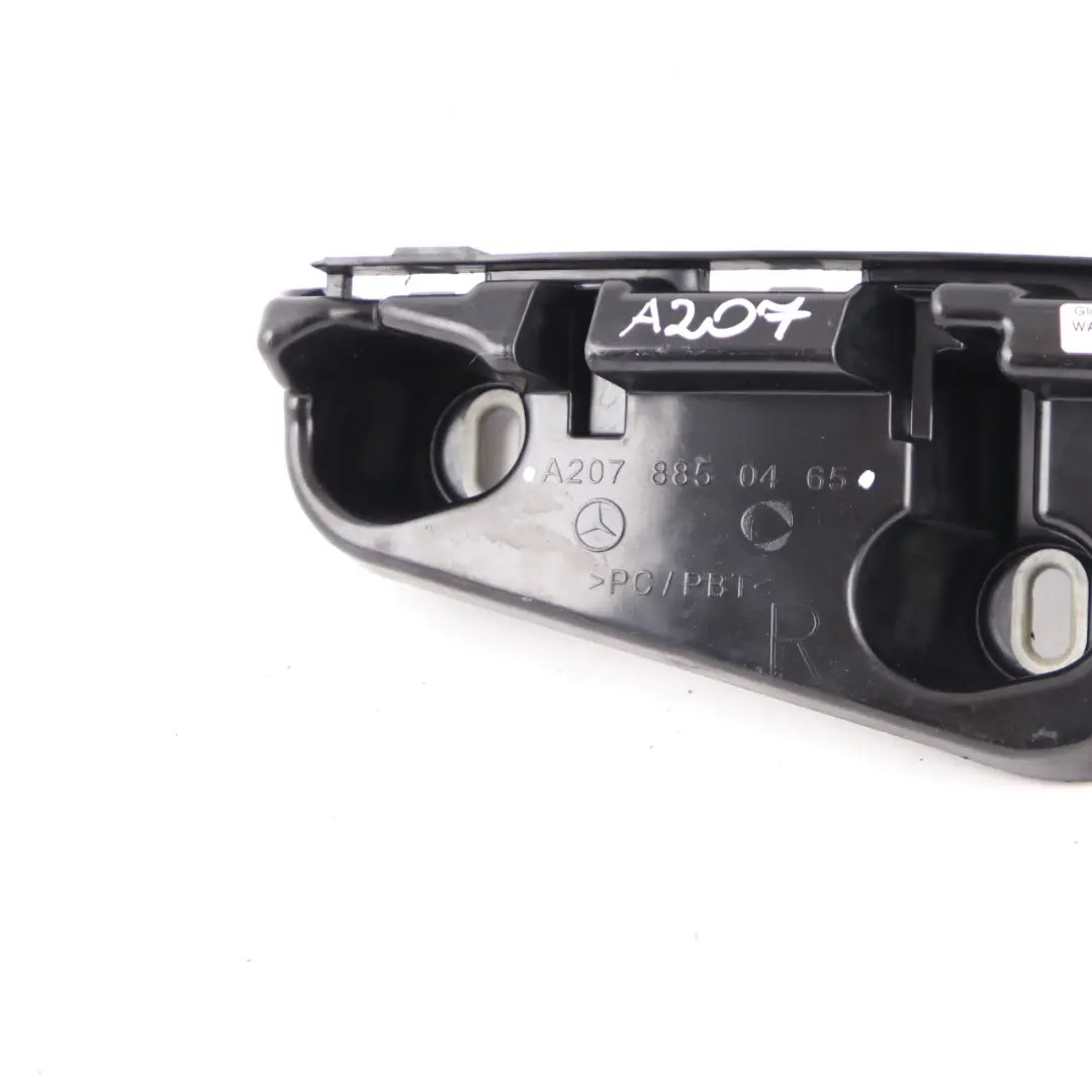 W207 Staffa paraurti posteriore destra Supporto laterale per Mercedes con numero di parte A2078850465 Mercedes W207 Staffa paraurti posteriore destra Supporto laterale - SKU A2078850465 - Numero di parte A2078850465