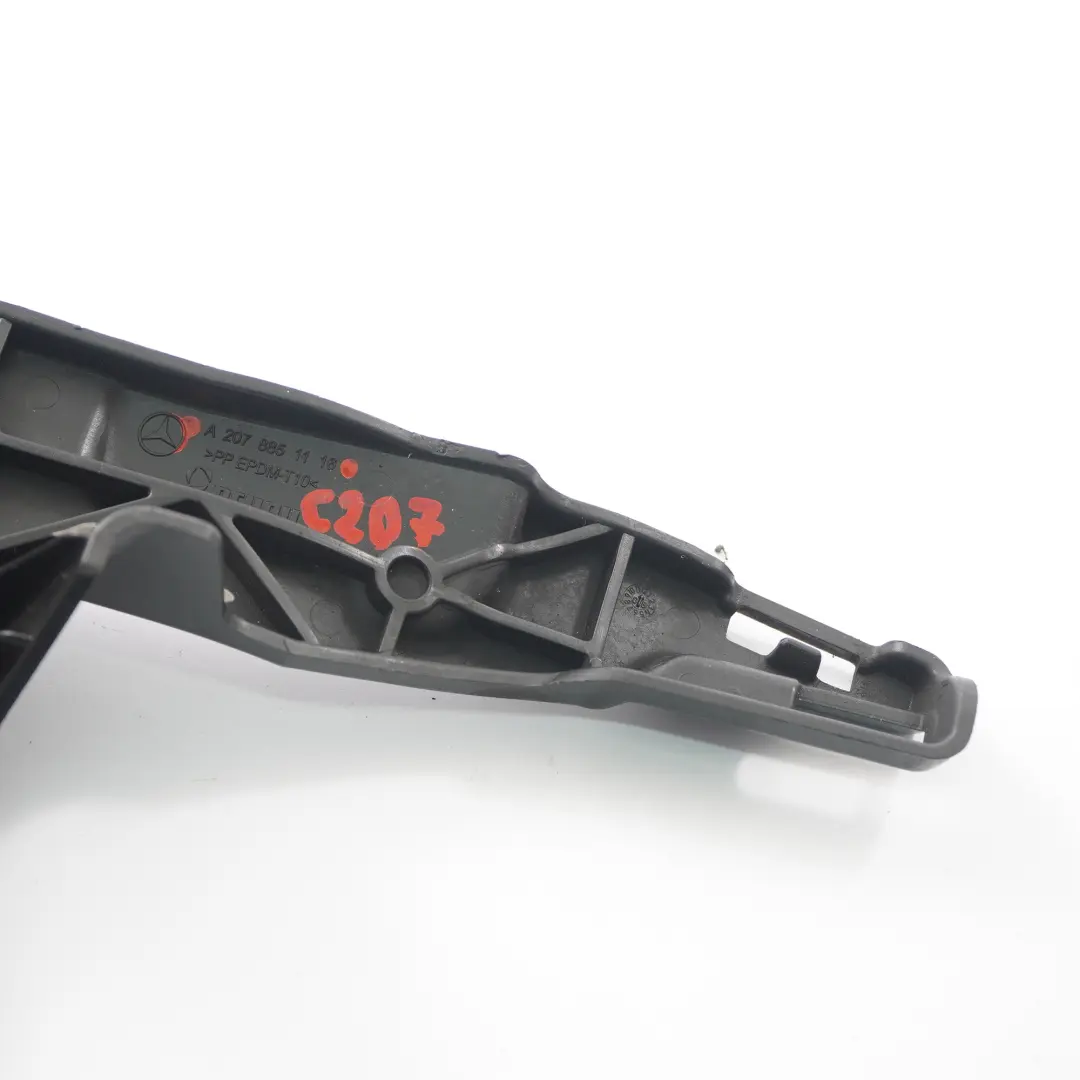 Paraurti anteriore Supporto rinforzo per rifinitura sinistra per Mercedes C207 AMG con numero di parte A2078851116 Mercedes C207 AMG Paraurti anteriore Supporto rinforzo per rifinitura sinistra - SKU A2078851116 - Numero di parte A2078851116