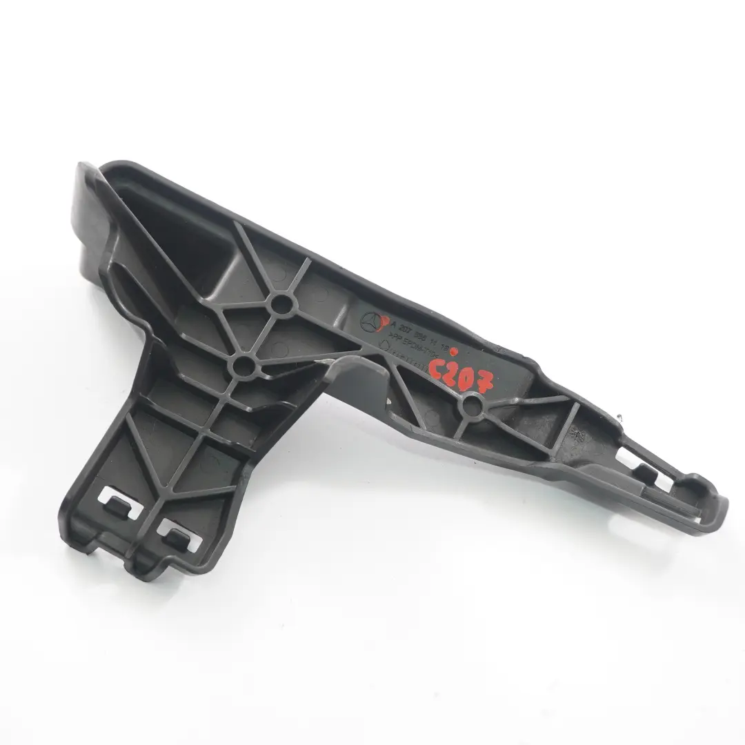 Embellecedor parachoques delantero Soporte refuerzo Izquierdo para Mercedes C207 AMG con número de pieza A2078851116 Mercedes C207 AMG Embellecedor parachoques delantero Soporte refuerzo Izquierdo - SKU A2078851116 - Número de pieza A2078851116