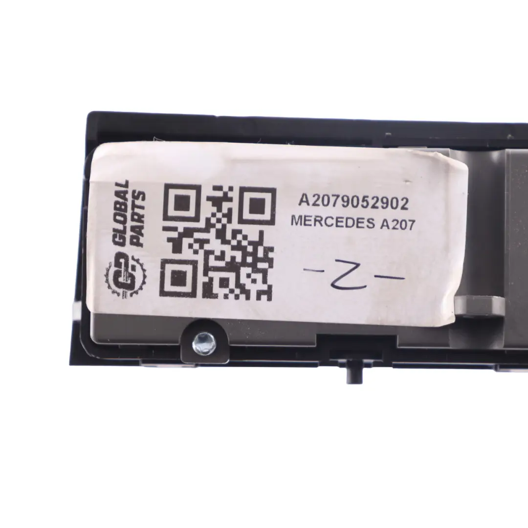 interruttore sicurezza sedile riscaldato per Mercedes A207 Cabrio con numero di parte A2079052902 Mercedes A207 Cabrio interruttore sicurezza sedile riscaldato - SKU A2079052902 - Numero di parte A2079052902