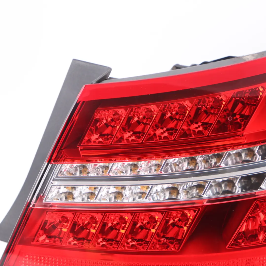 W207 A207C207 Lampa Tył Prawa do Mercedes o numerze A2079060258 Mercedes W207 A207C207 Lampa Tył Prawa - SKU A2079060258 - Numer Części A2079060258