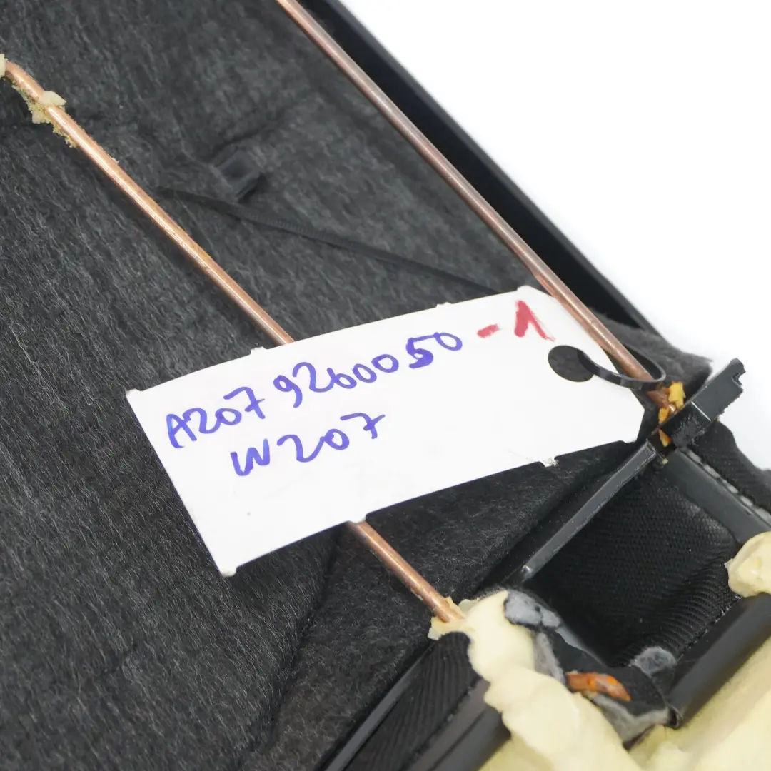 W207 Panchina Sedile Posteriore Coupé Divano Sedile Pelle Nera per Mercedes C207 con numero di parte A2079200050 Mercedes C207 W207 Panchina Sedile Posteriore Coupé Divano Sedile Pelle Nera - SKU A2079200050-1 - Numero di parte A2079200050