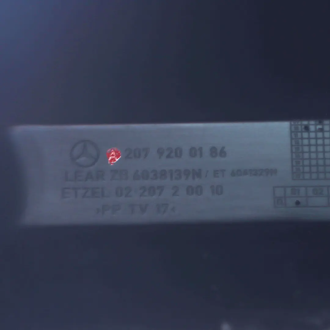 Mercedes A207 Wspornik Mocowanie Oparcia Tylnego Środkowe - SKU A2079200186 - Numer Części A2079200186
