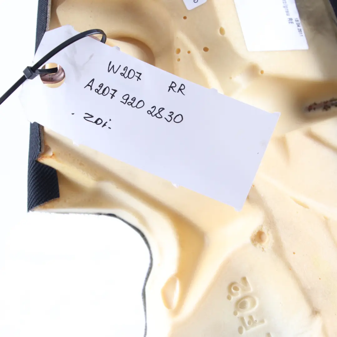 Mercedes W204 Oparcie Bocznego Fotela Prawy Tył Skórzany Czarny - SKU A2079202830 - Numer Części A2079202830