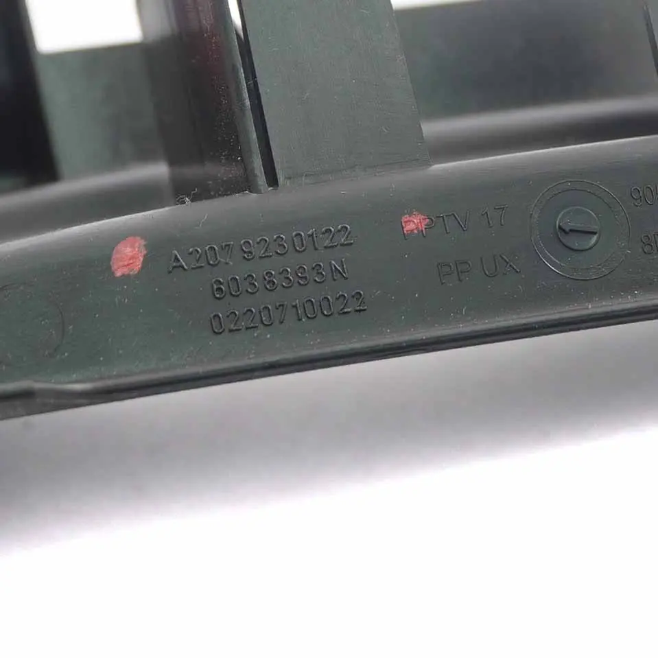 Mercedes W204 Coupe Kopfstütze Trim Sitzbezug vorne links rechts - SKU A2079230122 - Teilenummer A2079230122