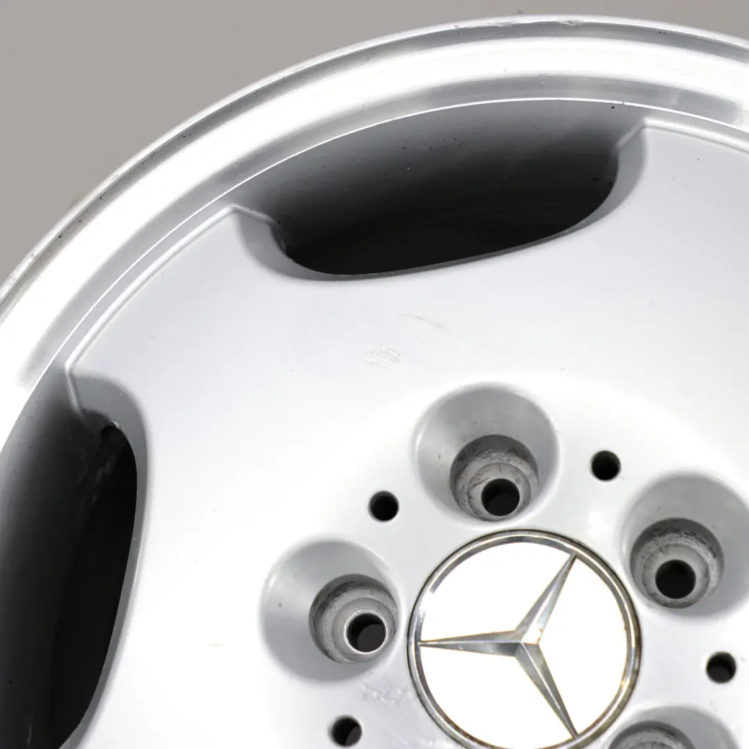 Llanta De aleacion plateada Mercedes W202 W208 C208 16" ET:37 7J para con número de pieza A2084010102 Llanta De aleacion plateada Mercedes W202 W208 C208 16" ET:37 7J - SKU A2084010102-1 - Número de pieza A2084010102