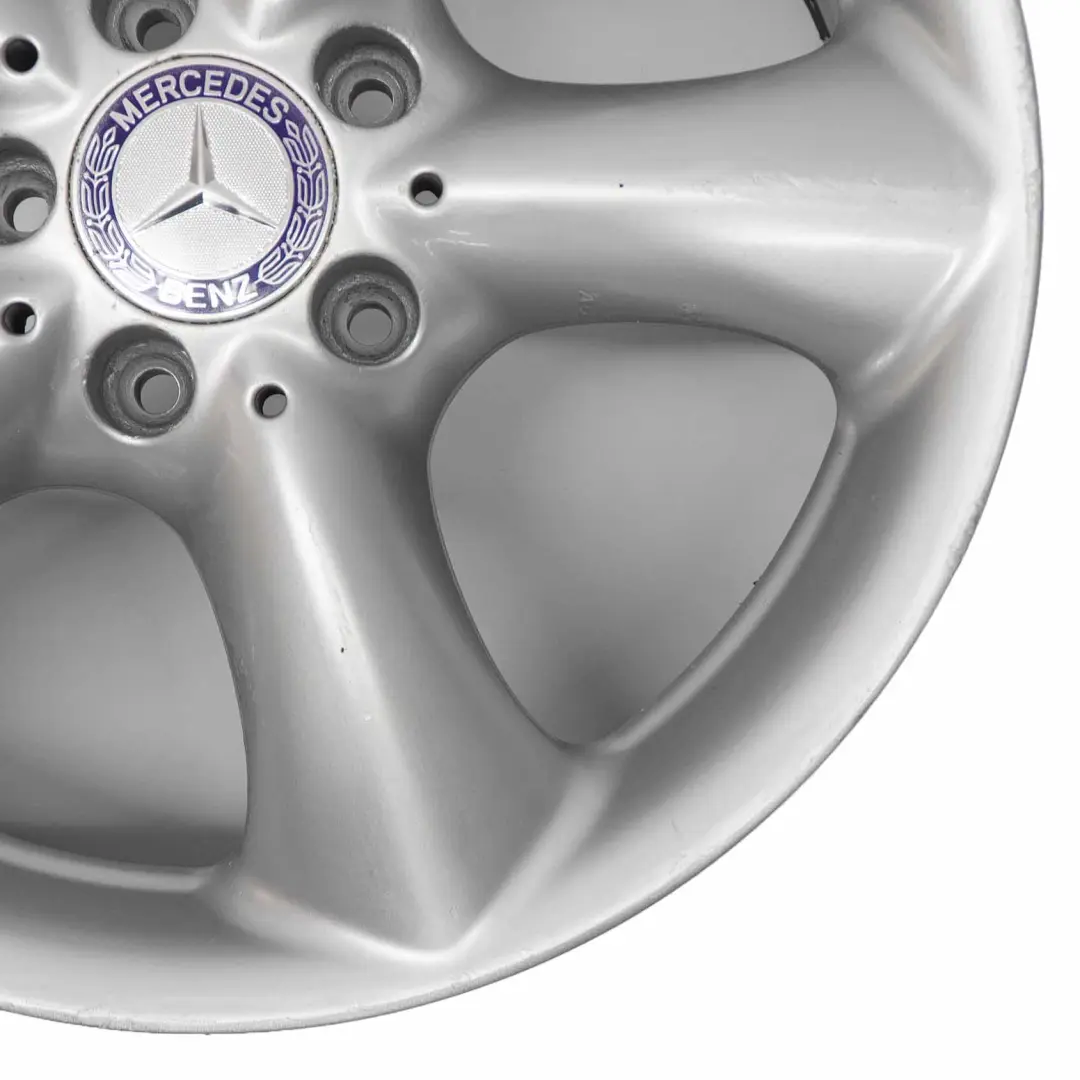 Silberne Leichtmetall felge vorne 17" ET:36 7,5J für Mercedes W203 W209 mit Teilenummer A2094010502 Mercedes W203 W209 Silberne Leichtmetall felge vorne 17" ET:36 7,5J - SKU A2094010502-1 - Teilenummer A2094010502