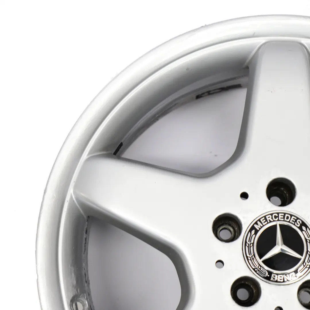 Cerchio anteriore lega argento 18" 7.5J ET:37 per Mercedes CLK W209 C209 con numero di parte A2094011602 Mercedes CLK W209 C209 Cerchio anteriore lega argento 18" 7.5J ET:37 - SKU A2094011602-1 - Numero di parte A2094011602