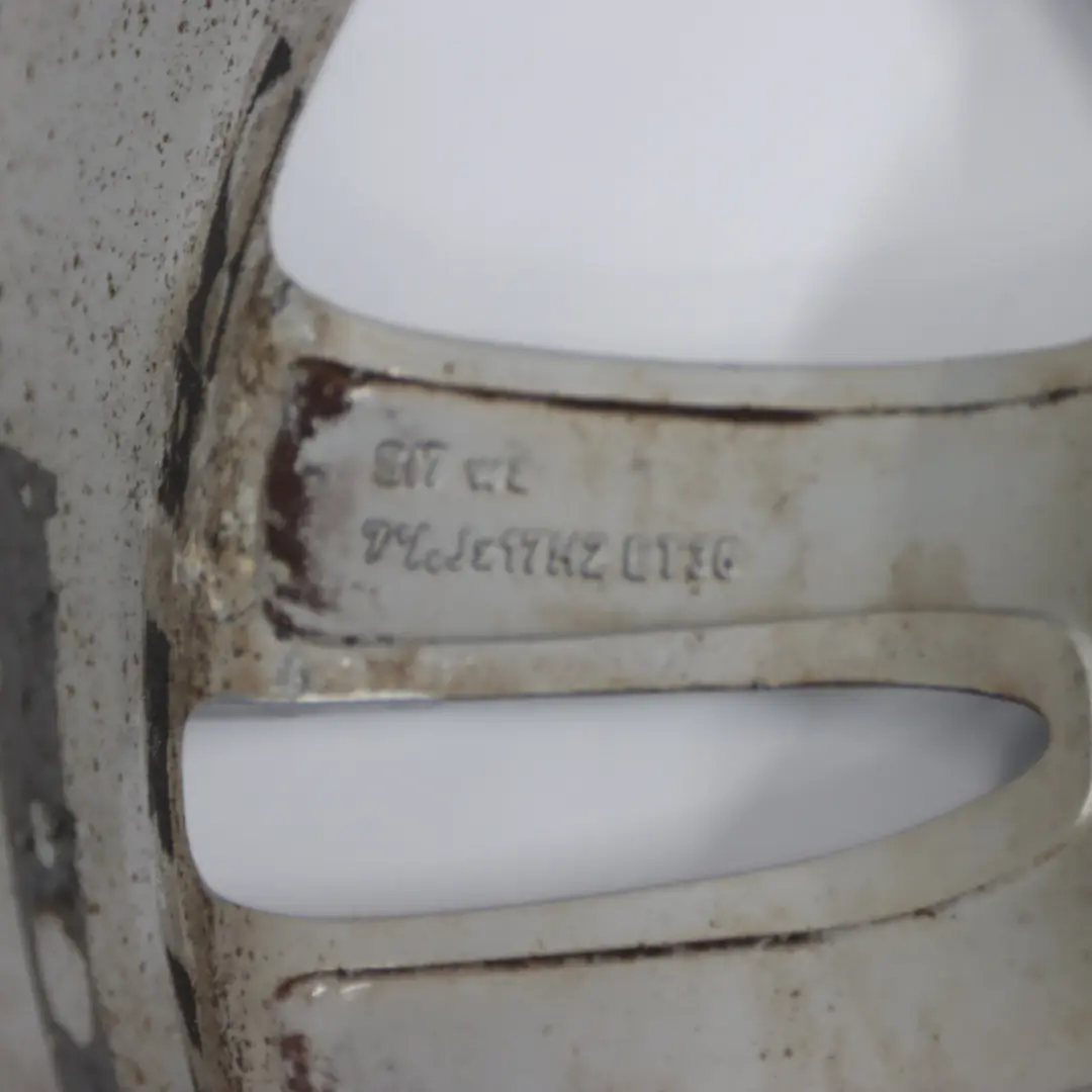 Silberne Leicht metall felge 17" 7.5J ET:36 für Mercedes C209 mit Teilenummer A2094014102 Mercedes C209 Silberne Leicht metall felge 17" 7.5J ET:36 - SKU A2094014102 - Teilenummer A2094014102