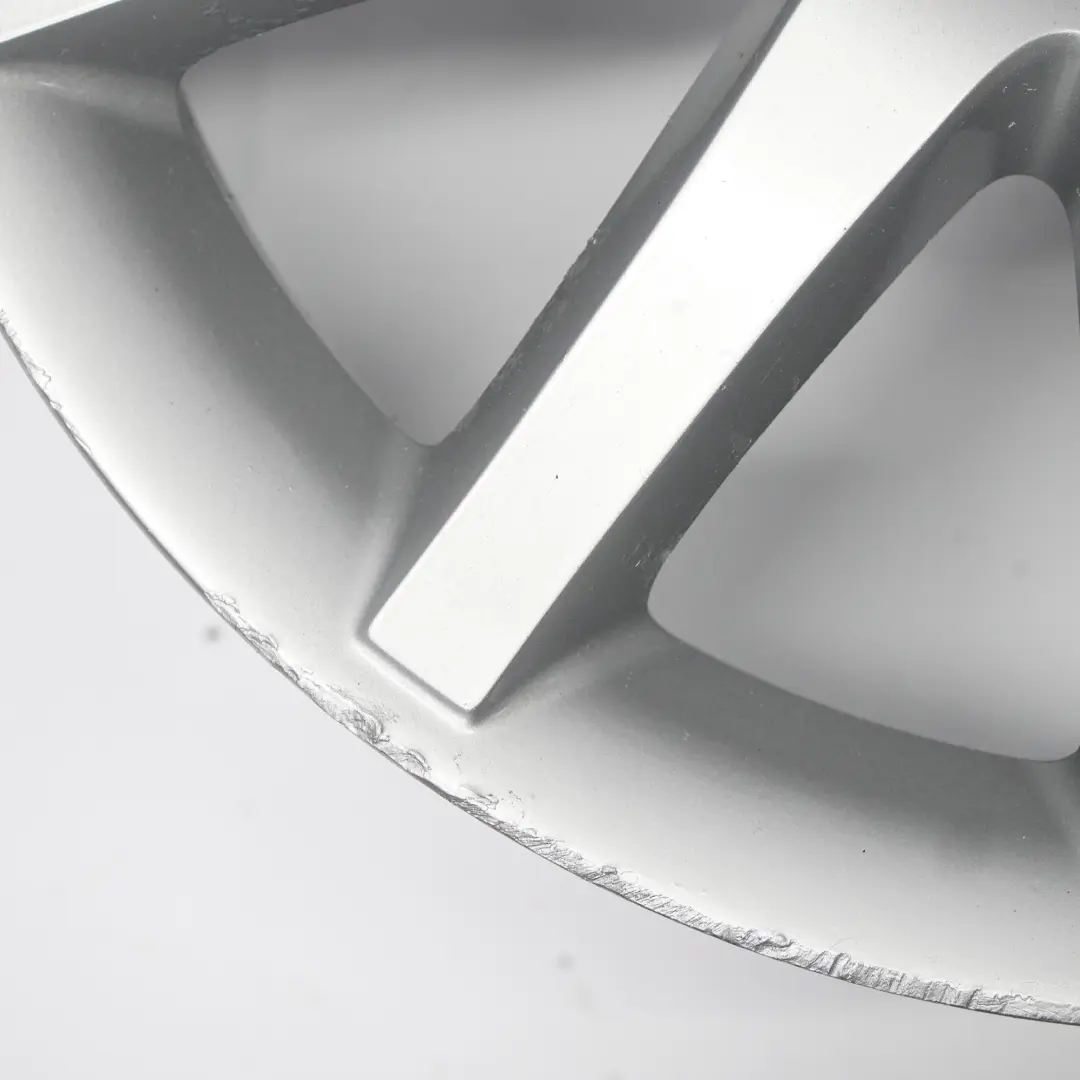 Jante Alliage Argentée Double Rayon 17" 7.5J ET:36 pour Mercedes C209 à propos du numéro de pièce A2094014402 Mercedes C209 Jante Alliage Argentée Double Rayon 17" 7.5J ET:36 - SKU A2094014402-1 - Numéro de pièce A2094014402