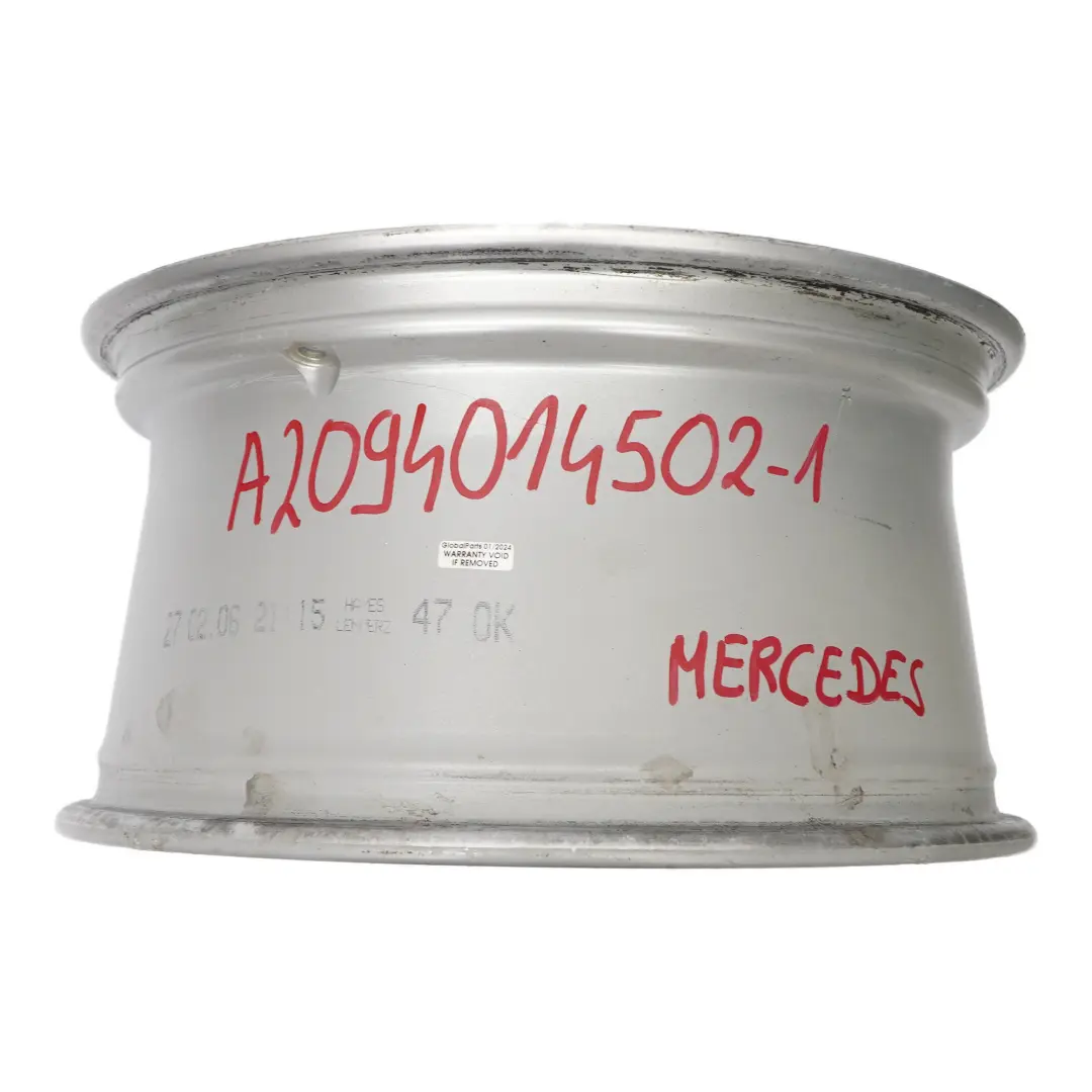 Cerchio lega argento posteriore 17" 8.5J ET:30 per Mercedes W209 C209 con numero di parte A2094014502 Mercedes W209 C209 Cerchio lega argento posteriore 17" 8.5J ET:30 - SKU A2094014502-1 - Numero di parte A2094014502