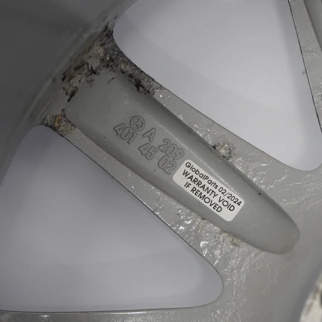 llanta trasera aleación plata 17 "8.5J ET:30 para Mercedes CLK W209 C209 con número de pieza A2094014502 Mercedes CLK W209 C209 llanta trasera aleación plata 17 "8.5J ET:30 - SKU A2094014502-2 - Número de pieza A2094014502