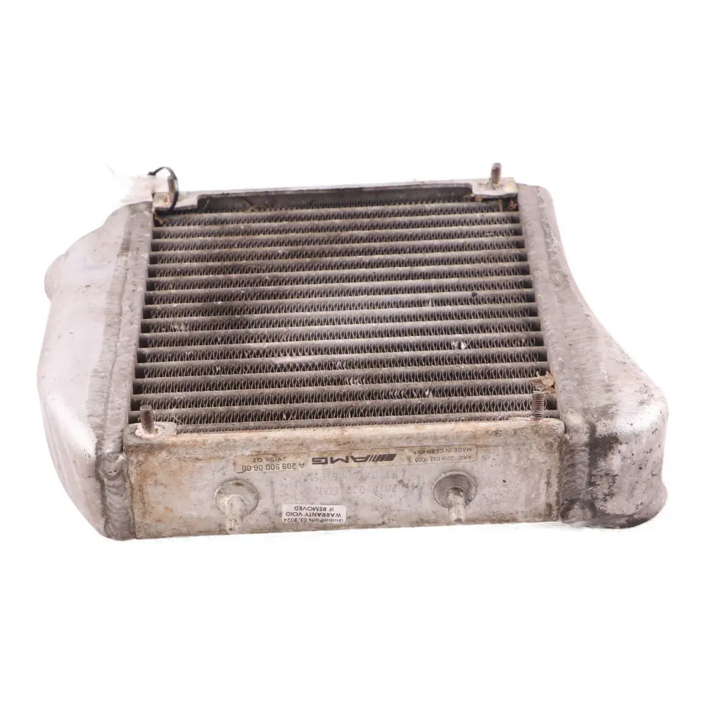 M156 Radiador Aceite Derecho para Mercedes W204 C209 W212 E63 AMG con número de pieza A2095000600 Mercedes W204 C209 W212 E63 AMG M156 Radiador Aceite Derecho - SKU A2095000600 - Número de pieza A2095000600