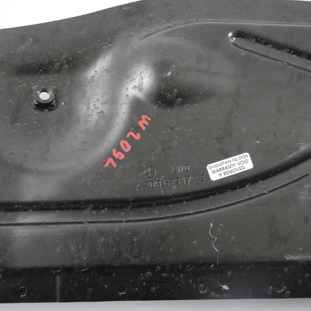 Supporto rinforzo posteriore sinistro per Mercedes CLK A209 Cabrio con numero di parte A2096391743 Mercedes CLK A209 Cabrio Supporto rinforzo posteriore sinistro - SKU A2096391743 - Numero di parte A2096391743