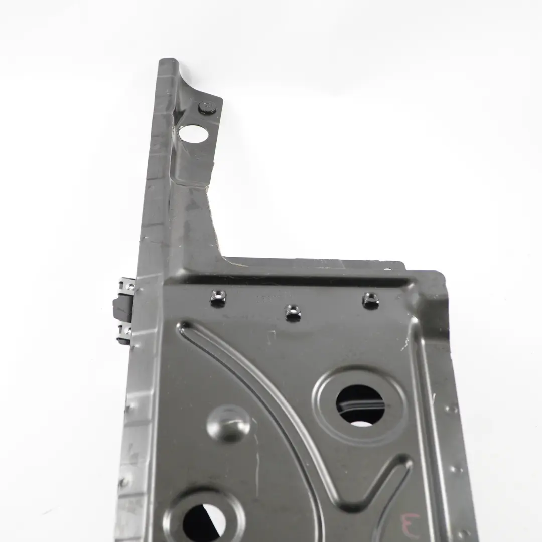 hinten rechts Verstärkungshalterung für Mercedes CLK A209 Cabrio mit Teilenummer A2096391843 Mercedes CLK A209 Cabrio hinten rechts Verstärkungshalterung - SKU A2096391843 - Teilenummer A2096391843