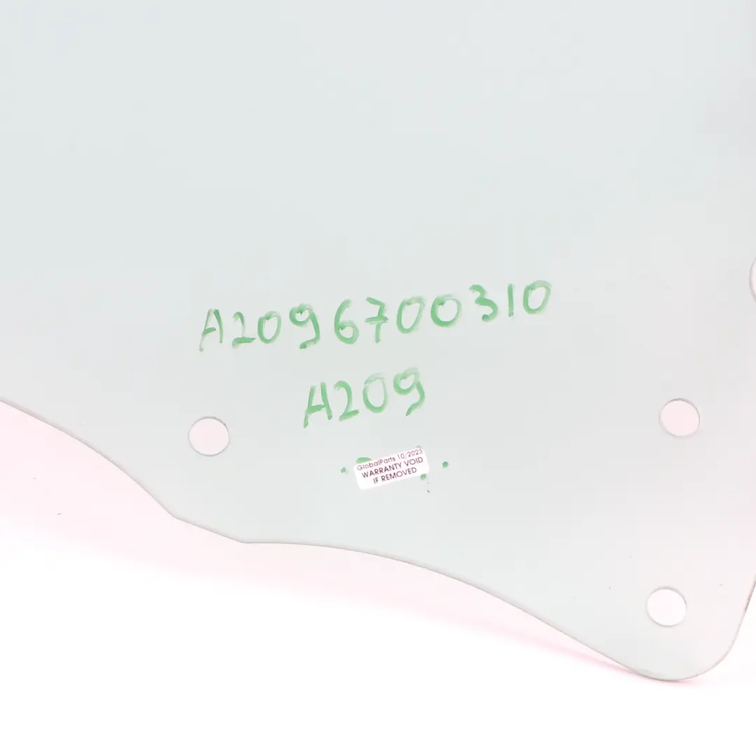 Vetro quarto posteriore sinistro AS2 per Mercedes W209 Cabrio con numero di parte A2096700310 Mercedes W209 Cabrio Vetro quarto posteriore sinistro AS2 - SKU A2096700310 - Numero di parte A2096700310