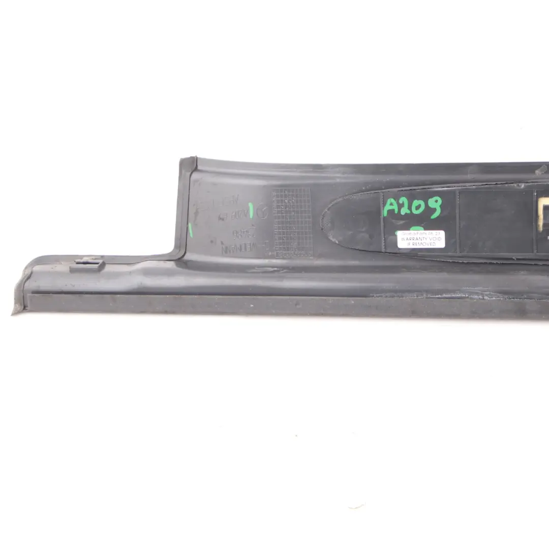 Plaque de seuil avant gauche Couvre-plaque pour Mercedes CLK C209 W209 à propos du numéro de pièce A2096800135 Mercedes CLK C209 W209 Plaque de seuil avant gauche Couvre-plaque - SKU A2096800135 - Numéro de pièce A2096800135