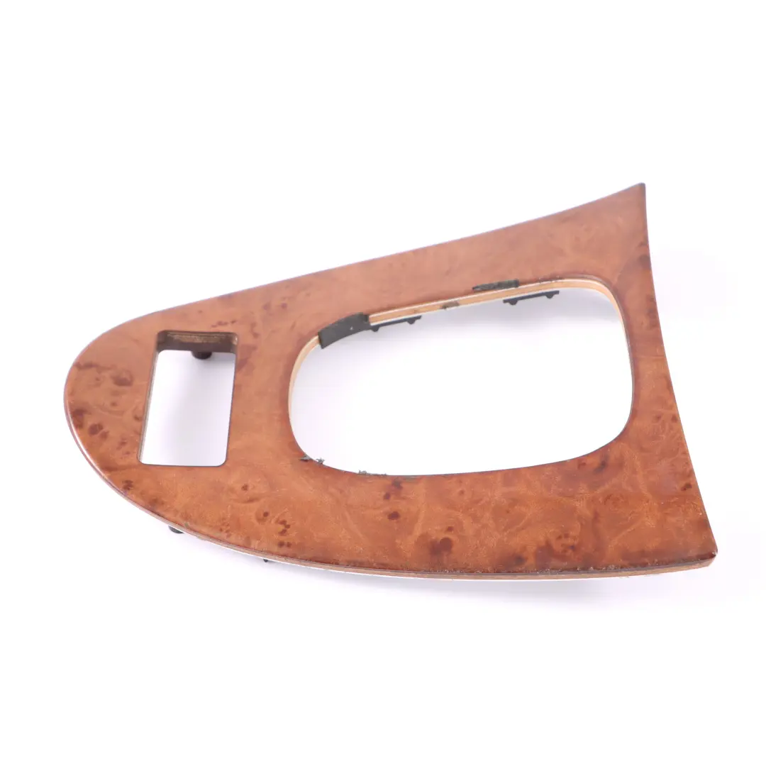 Osłona Dźwigni Biegów Konsoli Środkowej Drewno do Mercedes A209 o numerze A2096800382 Mercedes A209 Osłona Dźwigni Biegów Konsoli Środkowej Drewno - SKU A2096800382 - Numer Części A2096800382