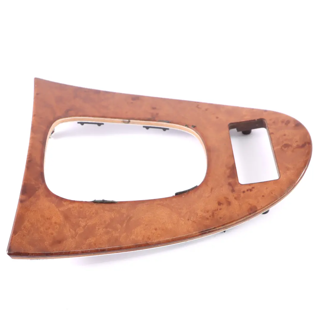 Osłona Dźwigni Biegów Konsoli Środkowej Drewno do Mercedes A209 o numerze A2096800382 Mercedes A209 Osłona Dźwigni Biegów Konsoli Środkowej Drewno - SKU A2096800382 - Numer Części A2096800382