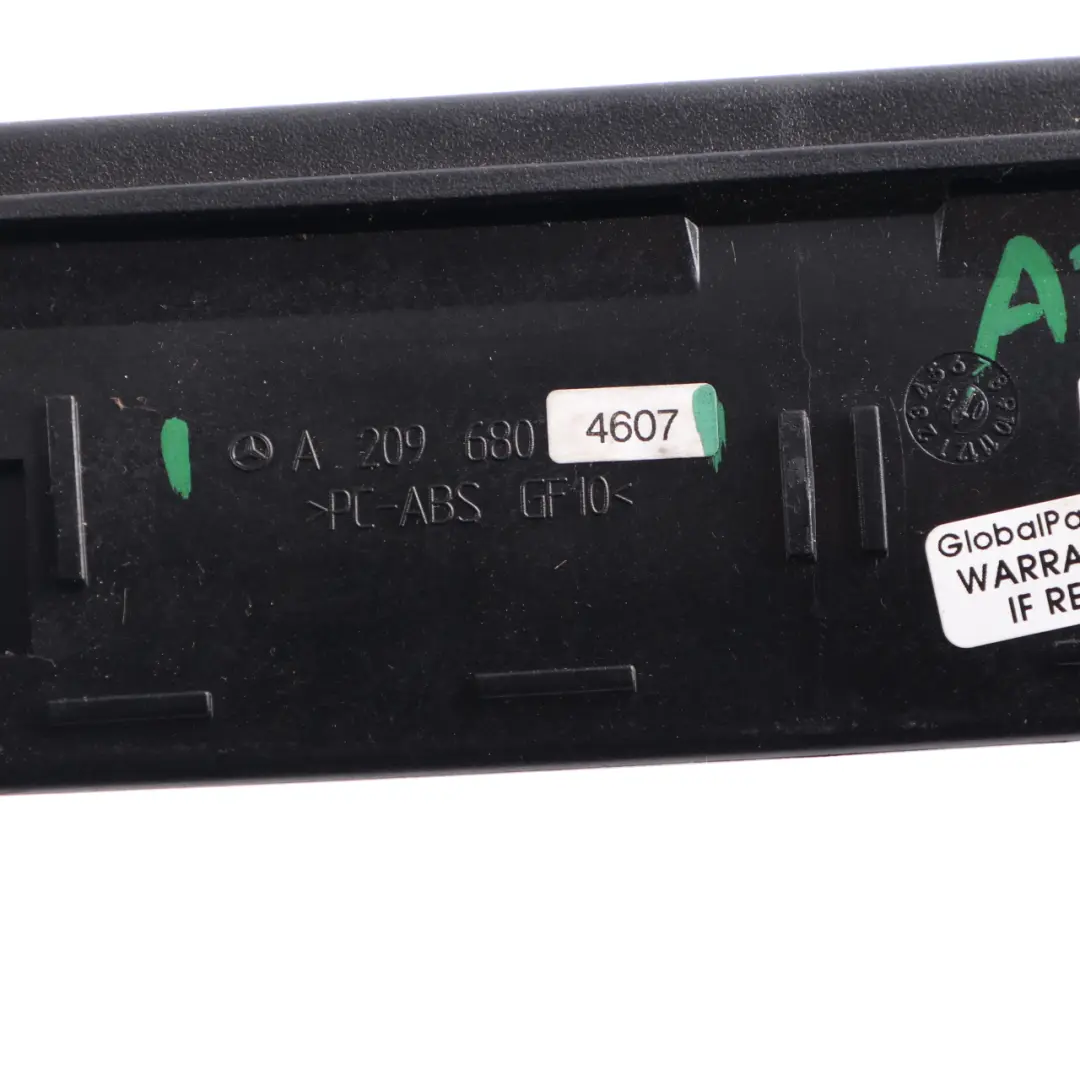 Mittelkonsole Aschenbecherabdeckung Aluminium für Mercedes CLK C209 mit Teilenummer A2096804607 Mercedes CLK C209 Mittelkonsole Aschenbecherabdeckung Aluminium - SKU A2096804607 - Teilenummer A2096804607