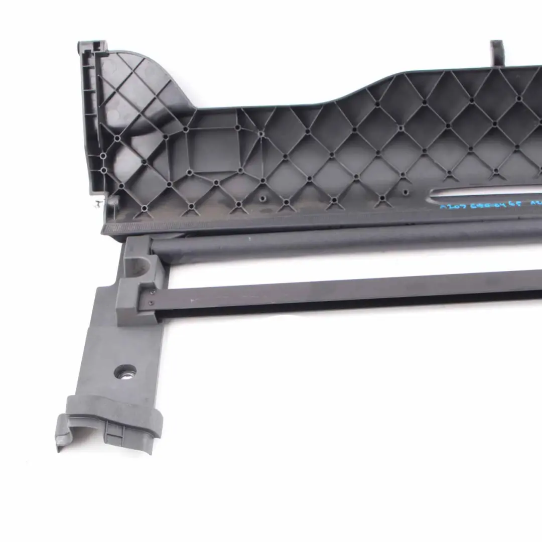 Hutablage Rollo Kofferraumabdeckung für Mercedes CLK W209 Cabrio mit Teilenummer A2096900465 Mercedes CLK W209 Cabrio Hutablage Rollo Kofferraumabdeckung - SKU A2096900465 - Teilenummer A2096900465