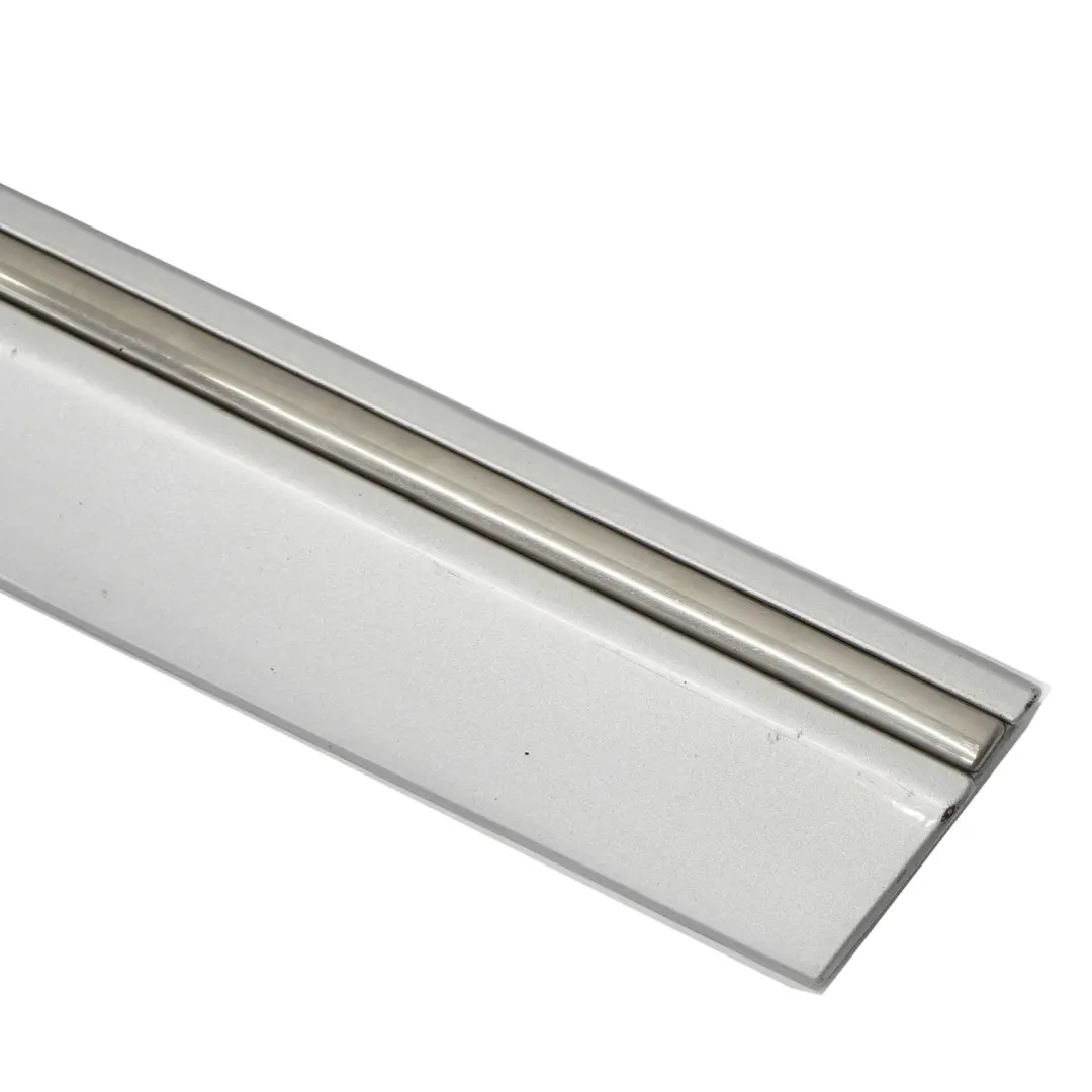 Moldura delantera izquierda Plata Tellurium 762 para Mercedes CLK W209 con número de pieza A2096901182 Mercedes CLK W209 Moldura delantera izquierda Plata Tellurium 762 - SKU A2096901182-TES1 - Número de pieza A2096901182