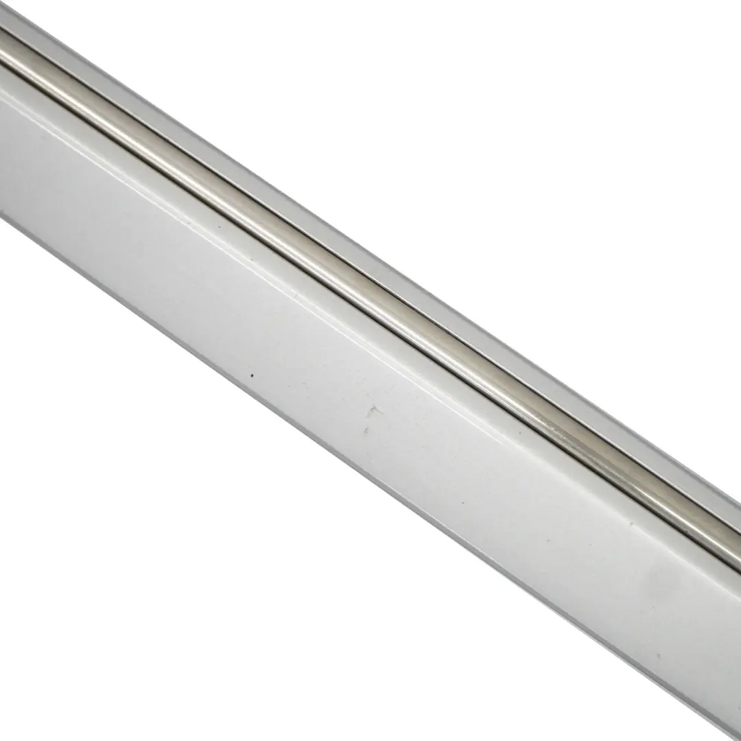 Moldura delantera izquierda Plata Tellurium 762 para Mercedes CLK W209 con número de pieza A2096901182 Mercedes CLK W209 Moldura delantera izquierda Plata Tellurium 762 - SKU A2096901182-TES1 - Número de pieza A2096901182