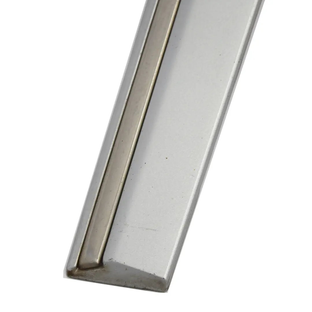 Mercedes CLK W209 Moulure avant gauche Tellurium Silver 762 - SKU A2096901182-TES1 - Numéro de pièce A2096901182