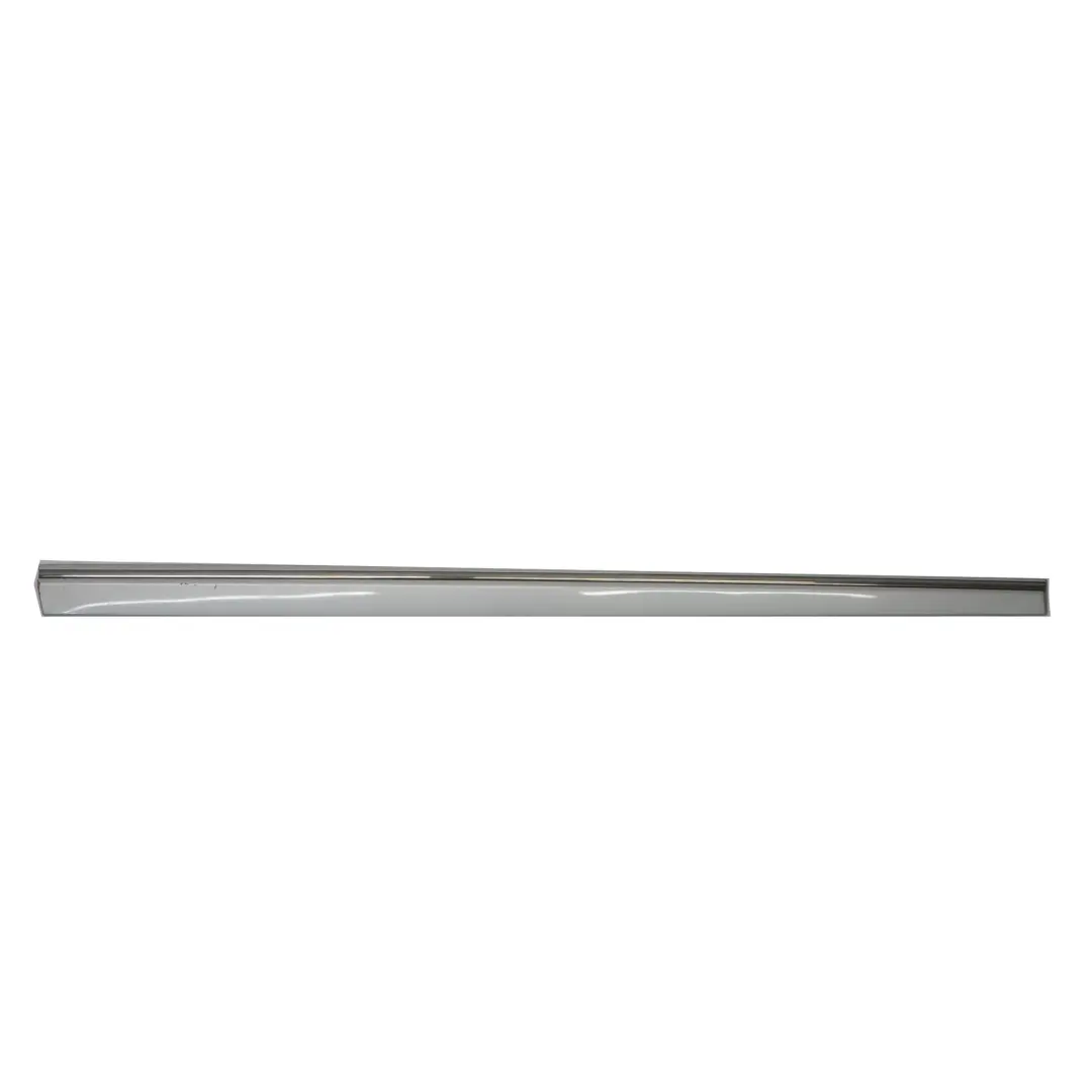 Modanatura porta anteriore destra Tellurium Silver per Mercedes C209 con numero di parte A2096901282 Mercedes C209 Modanatura porta anteriore destra Tellurium Silver - SKU A2096901282-TES1 - Numero di parte A2096901282
