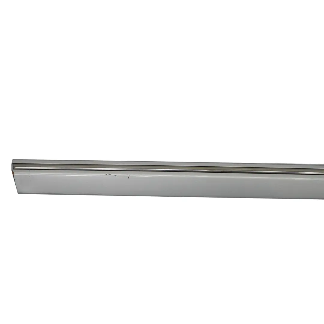 Modanatura porta anteriore destra Tellurium Silver per Mercedes C209 con numero di parte A2096901282 Mercedes C209 Modanatura porta anteriore destra Tellurium Silver - SKU A2096901282-TES1 - Numero di parte A2096901282