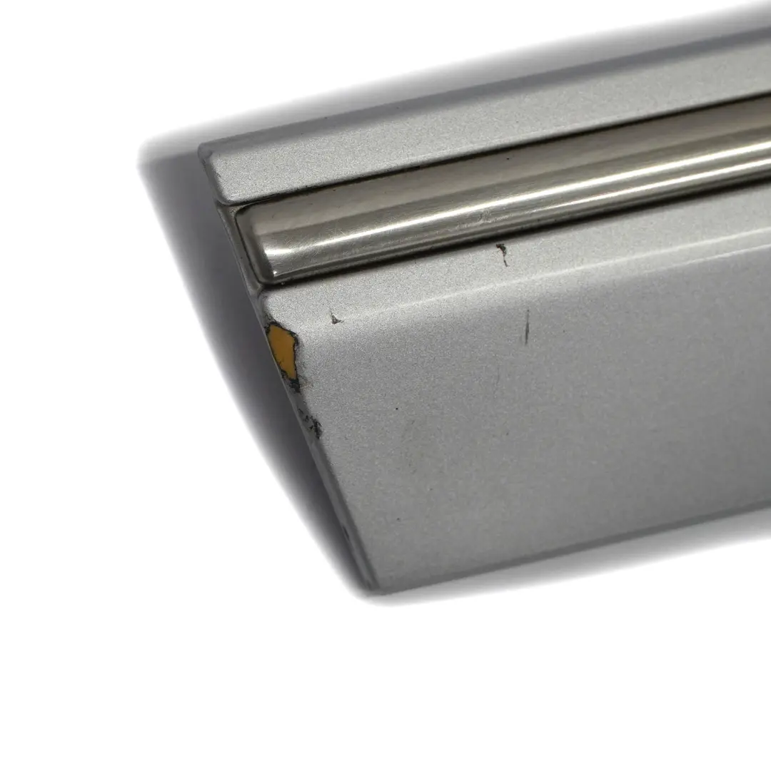 Modanatura porta anteriore destra Tellurium Silver per Mercedes C209 con numero di parte A2096901282 Mercedes C209 Modanatura porta anteriore destra Tellurium Silver - SKU A2096901282-TES1 - Numero di parte A2096901282