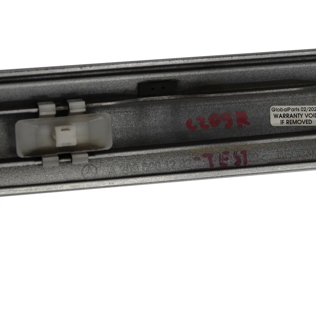 Modanatura porta anteriore destra Tellurium Silver per Mercedes C209 con numero di parte A2096901282 Mercedes C209 Modanatura porta anteriore destra Tellurium Silver - SKU A2096901282-TES1 - Numero di parte A2096901282