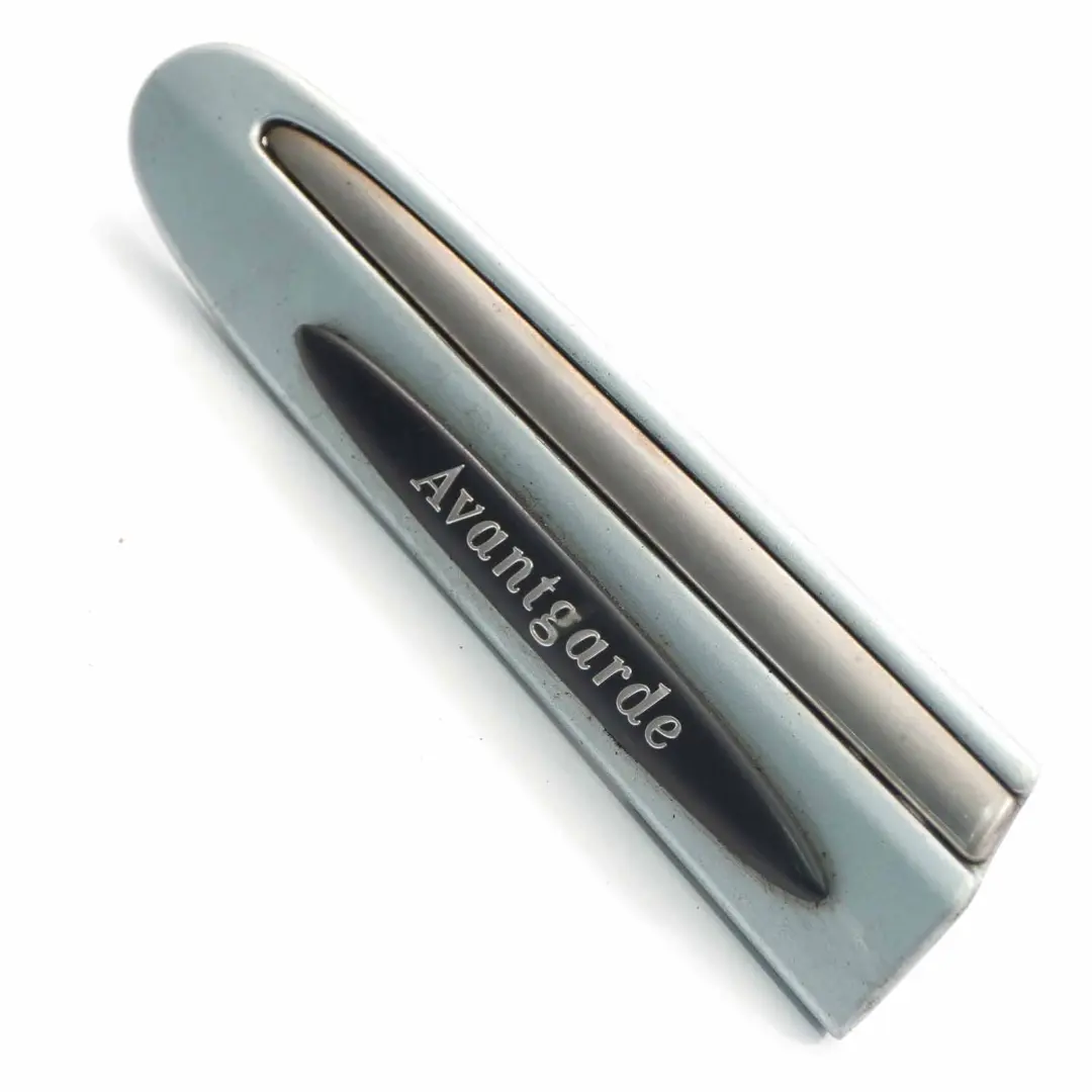 Modanatura anteriore sinistra Tellurium Silver 762 per Mercedes CLK W209 con numero di parte A2096902162 Mercedes CLK W209 Modanatura anteriore sinistra Tellurium Silver 762 - SKU A2096902162-TES - Numero di parte A2096902162
