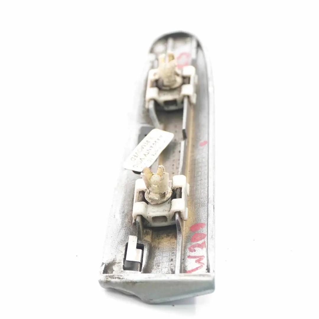 Modanatura anteriore sinistra Tellurium Silver 762 per Mercedes CLK W209 con numero di parte A2096902162 Mercedes CLK W209 Modanatura anteriore sinistra Tellurium Silver 762 - SKU A2096902162-TES - Numero di parte A2096902162