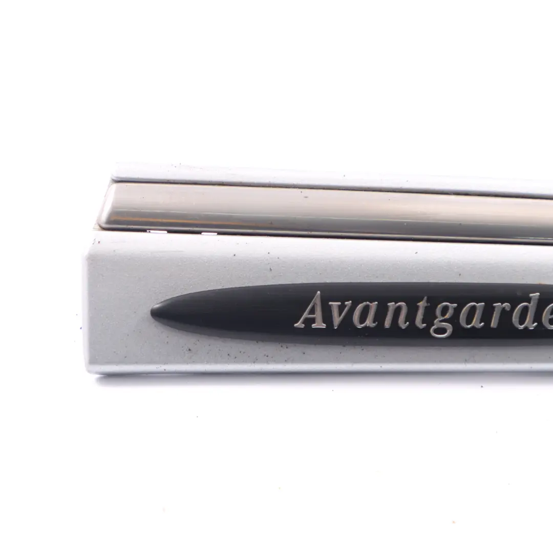 Modanatura ala anteriore destra Iridium Argento per Mercedes CLK C209 con numero di parte A2096902262 Mercedes CLK C209 Modanatura ala anteriore destra Iridium Argento - SKU A2096902262-IRS - Numero di parte A2096902262