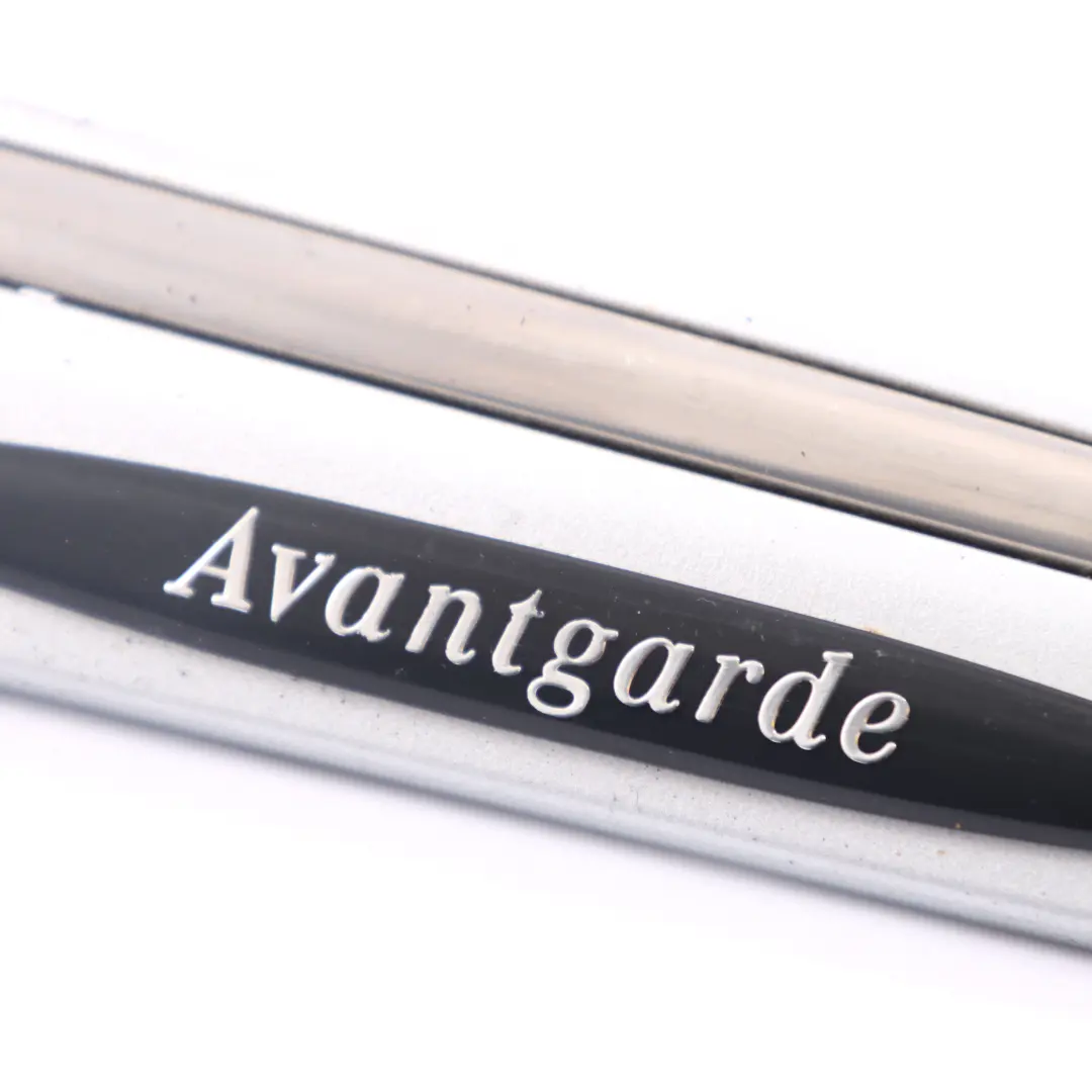 Zierleiste Vorderseite flügel Rechts Iridium Silber für Mercedes C209 mit Teilenummer A2096902262 Mercedes C209 Zierleiste Vorderseite flügel Rechts Iridium Silber - SKU A2096902262-IRS - Teilenummer A2096902262