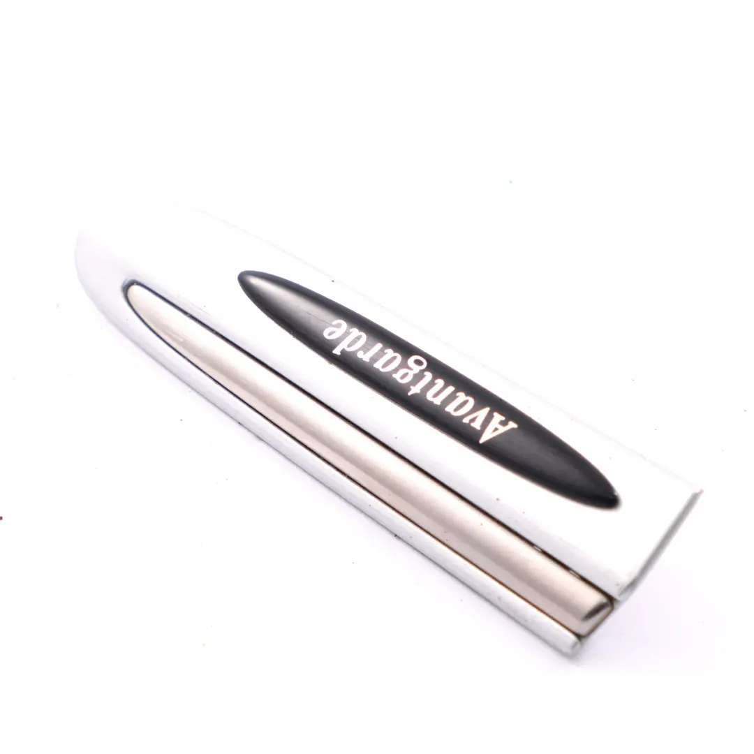 Modanatura ala anteriore destra Iridium Argento per Mercedes CLK C209 con numero di parte A2096902262 Mercedes CLK C209 Modanatura ala anteriore destra Iridium Argento - SKU A2096902262-IRS - Numero di parte A2096902262