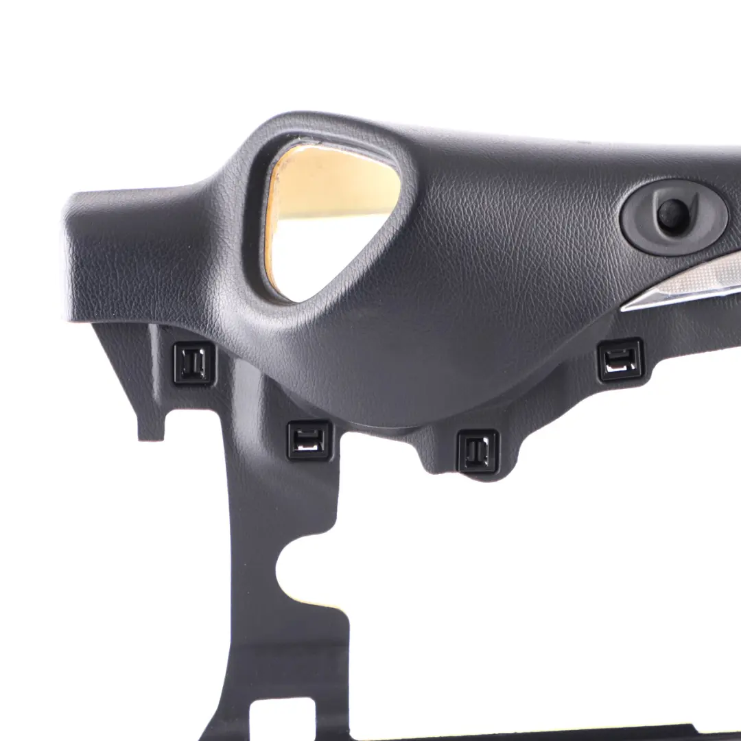 Panneau d'habillage latéral arrière droit Tissu d'habillage pour Mercedes A209 à propos du numéro de pièce A2096902426 Mercedes A209 Panneau d'habillage latéral arrière droit Tissu d'habillage - SKU A2096902426 - Numéro de pièce A2096902426