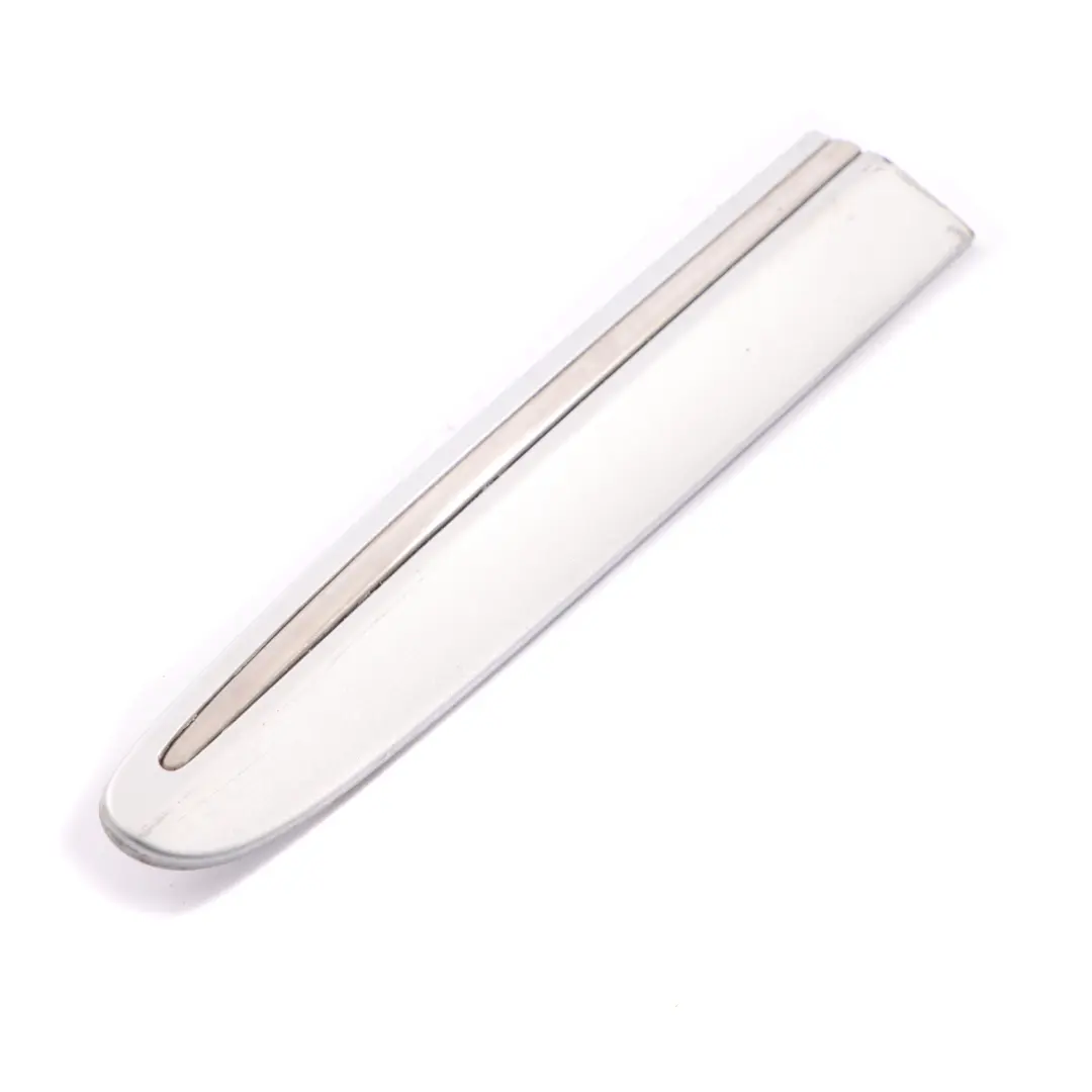 Moulure de Quartier Arrière Droite Iridium Argent pour Mercedes C209 à propos du numéro de pièce A2096902662 Mercedes C209 Moulure de Quartier Arrière Droite Iridium Argent - SKU A2096902662-IRS - Numéro de pièce A2096902662
