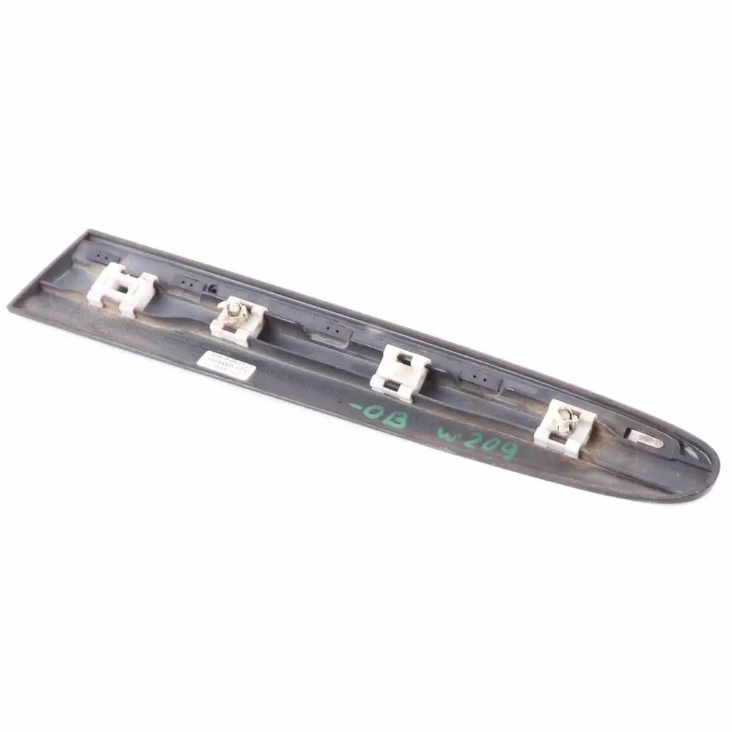 Moldura Embellecedor Cuarto Trasero Derecho Negro para Mercedes C209 con número de pieza A2096902662 Mercedes C209 Moldura Embellecedor Cuarto Trasero Derecho Negro - SKU A2096902662-OB - Número de pieza A2096902662