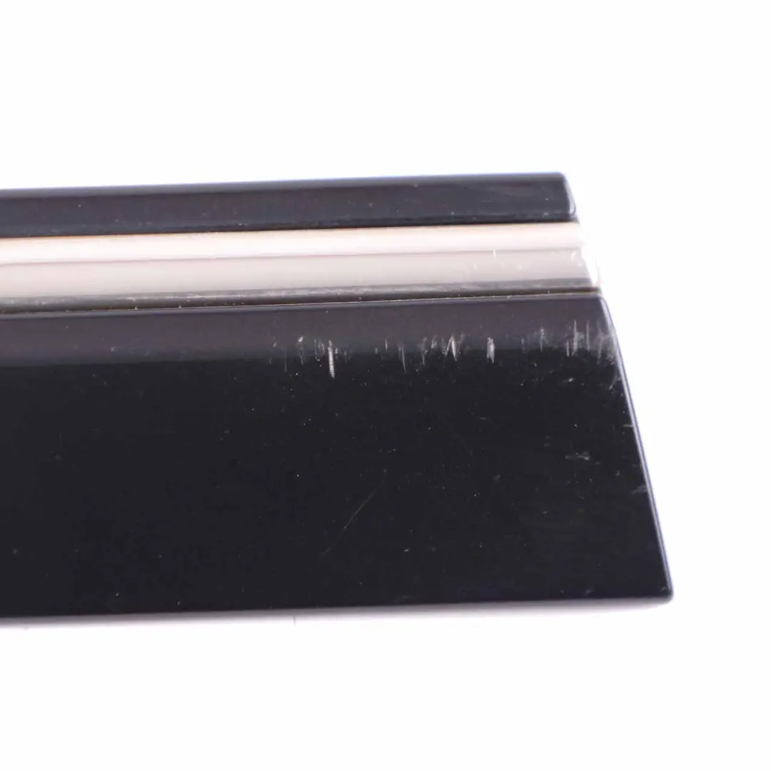 Modanatura del quarto posteriore destro Nero Ossidiana per Mercedes C209 con numero di parte A2096902662 Mercedes C209 Modanatura del quarto posteriore destro Nero Ossidiana - SKU A2096902662-OB - Numero di parte A2096902662